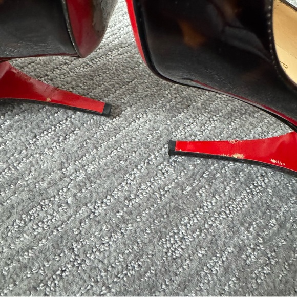 Christian Louboutin Ron Ron 100 Patent Calf Turtle Round Toe Heels, Size 39 - Picture 11 of 11